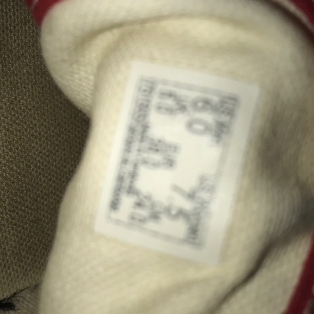 Red vans - Picture 3 of 3